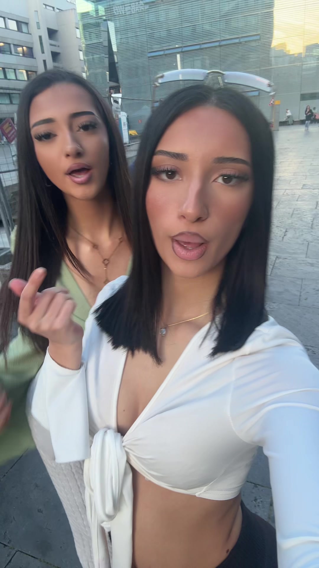 @𝔇