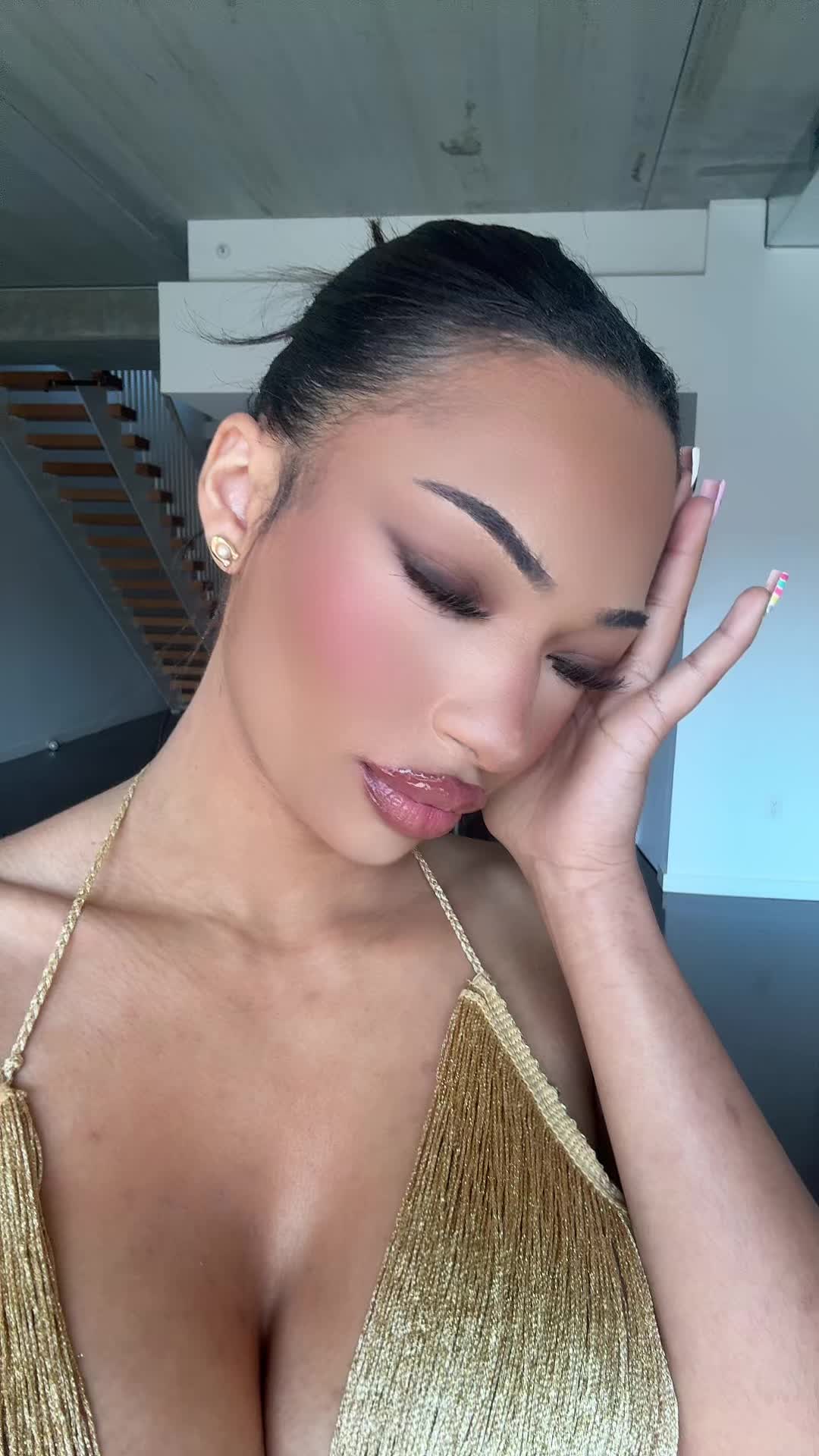 @BELLA PALK ★