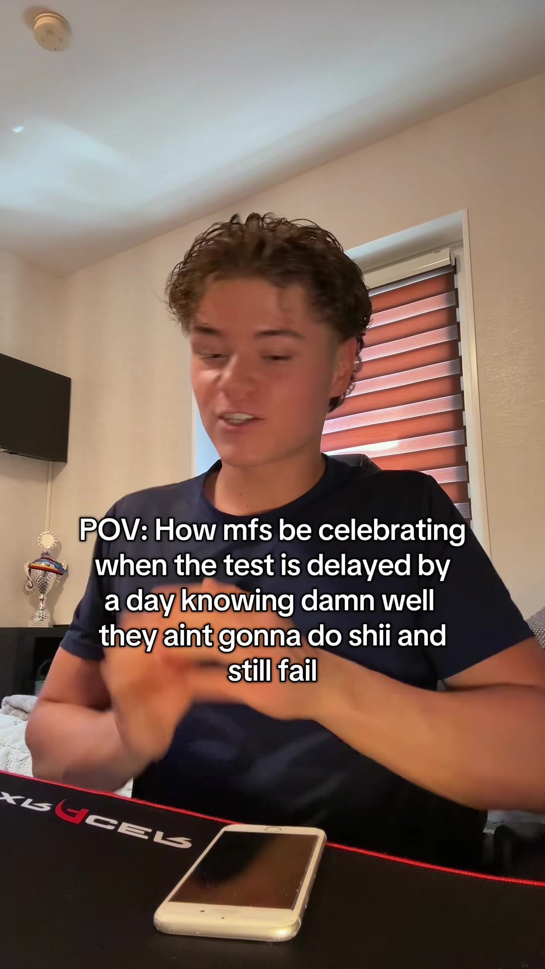 @Yvwes