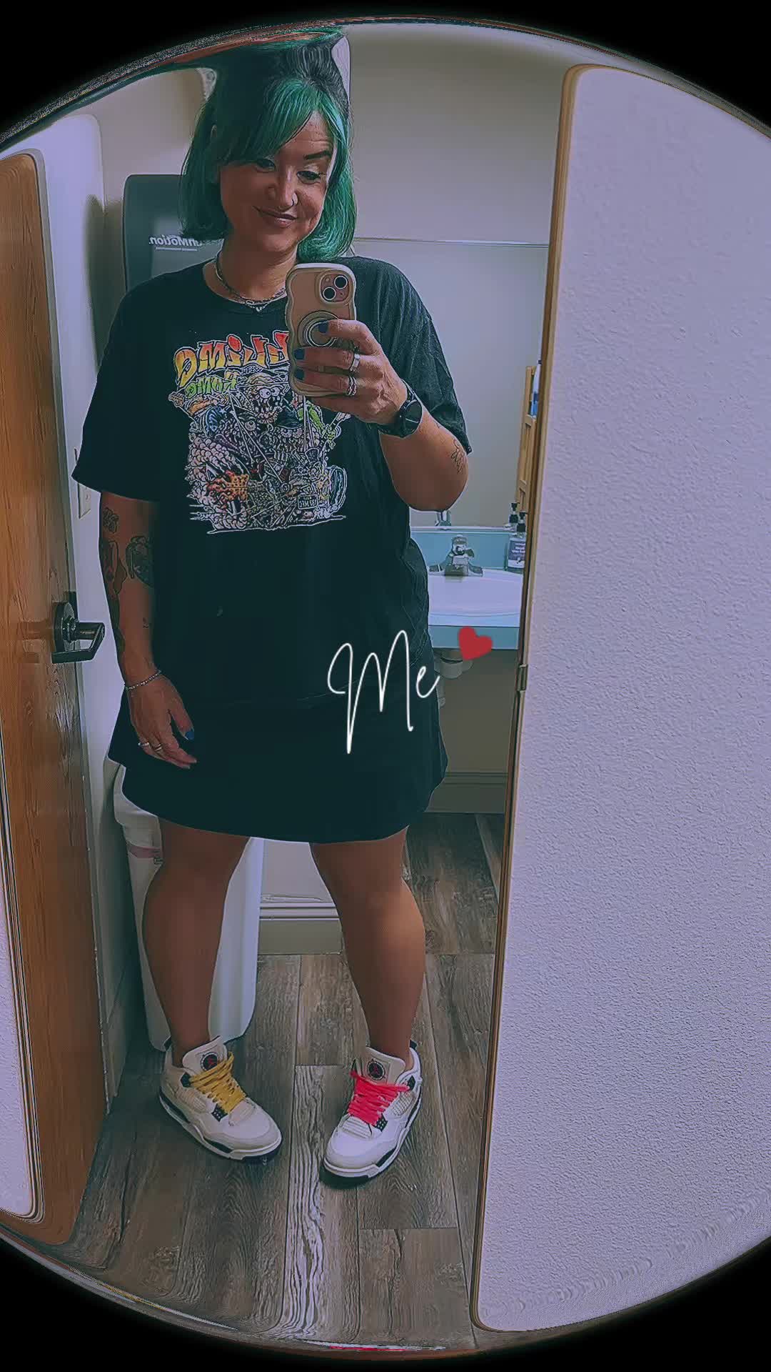 @elliethesneakermom