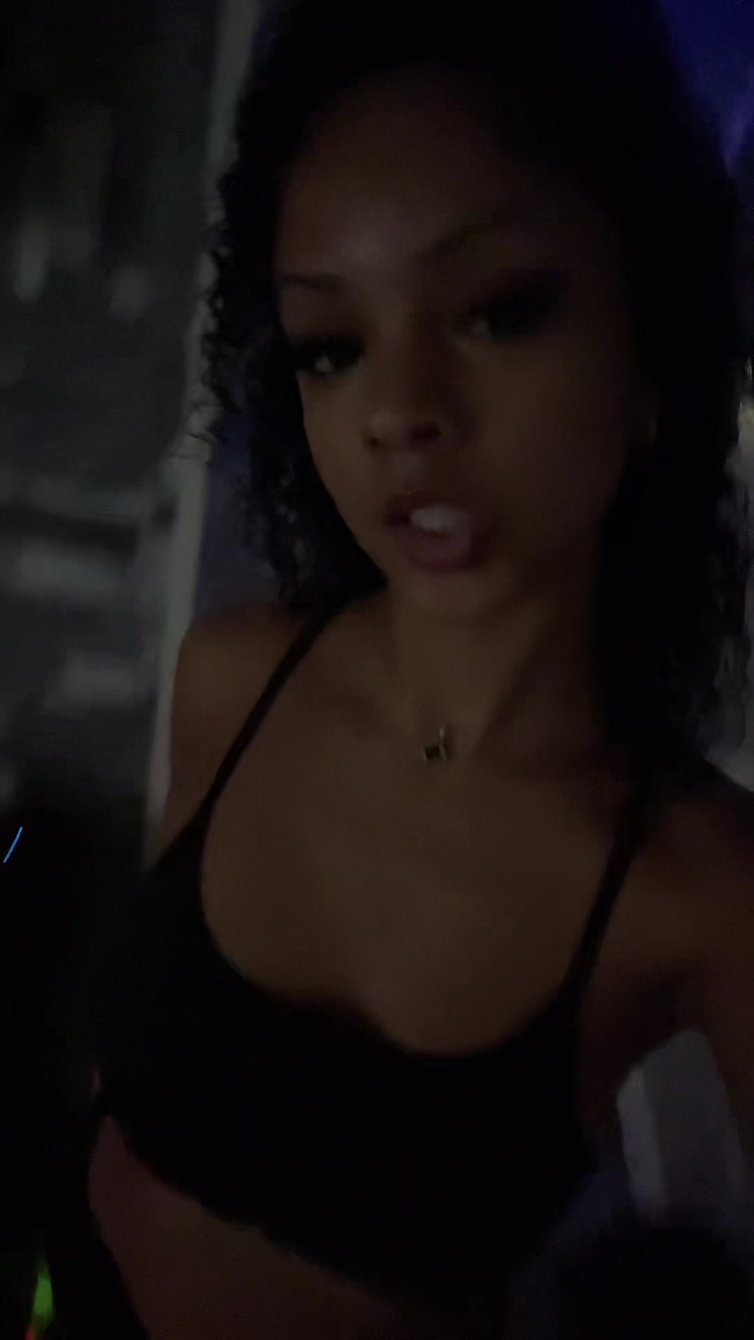 @⃟