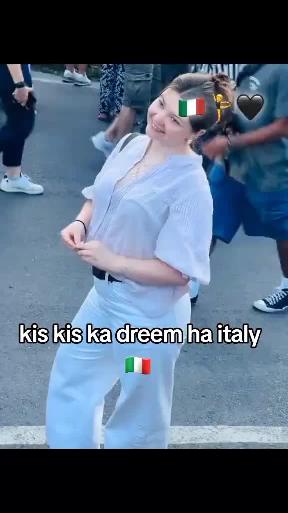 @Italy queen 🇮🇹