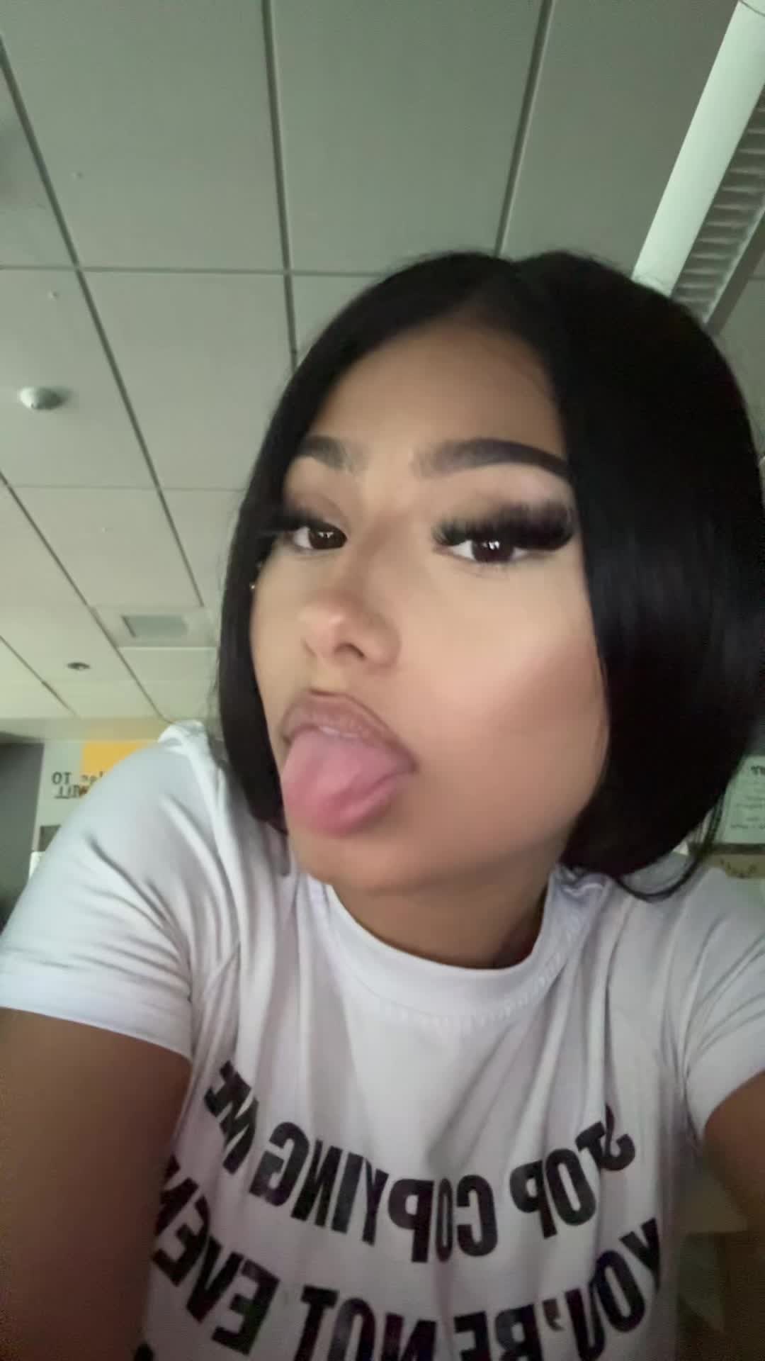 @⃟