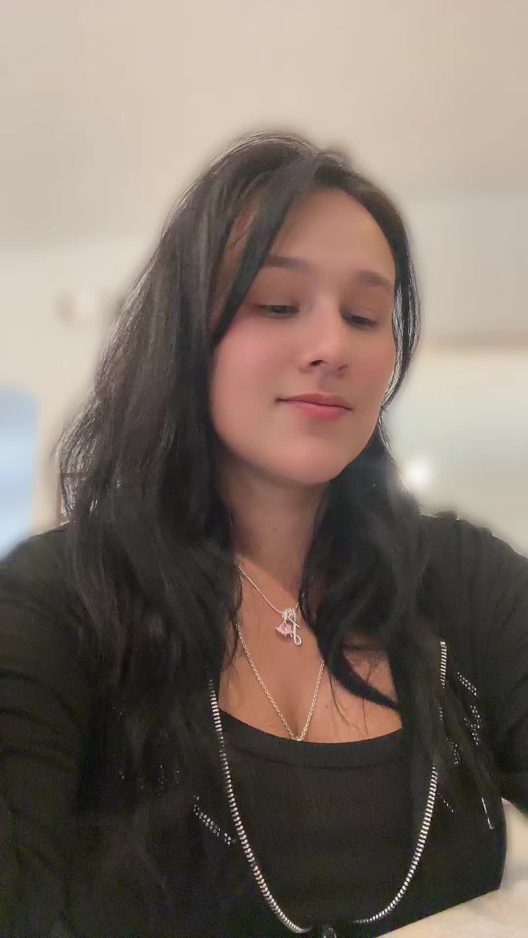 @L_O_V_E_Y 💕