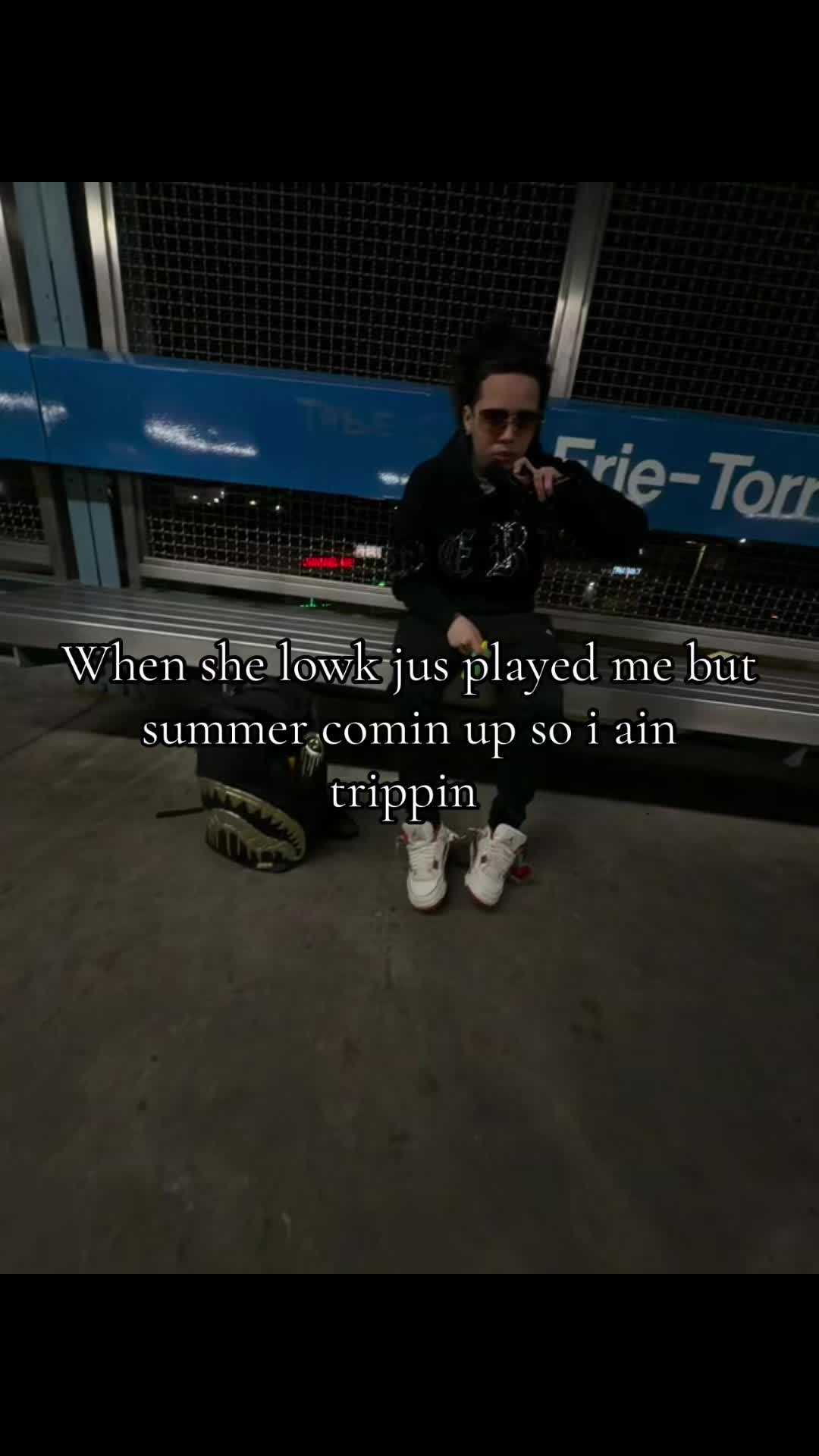 @🦍