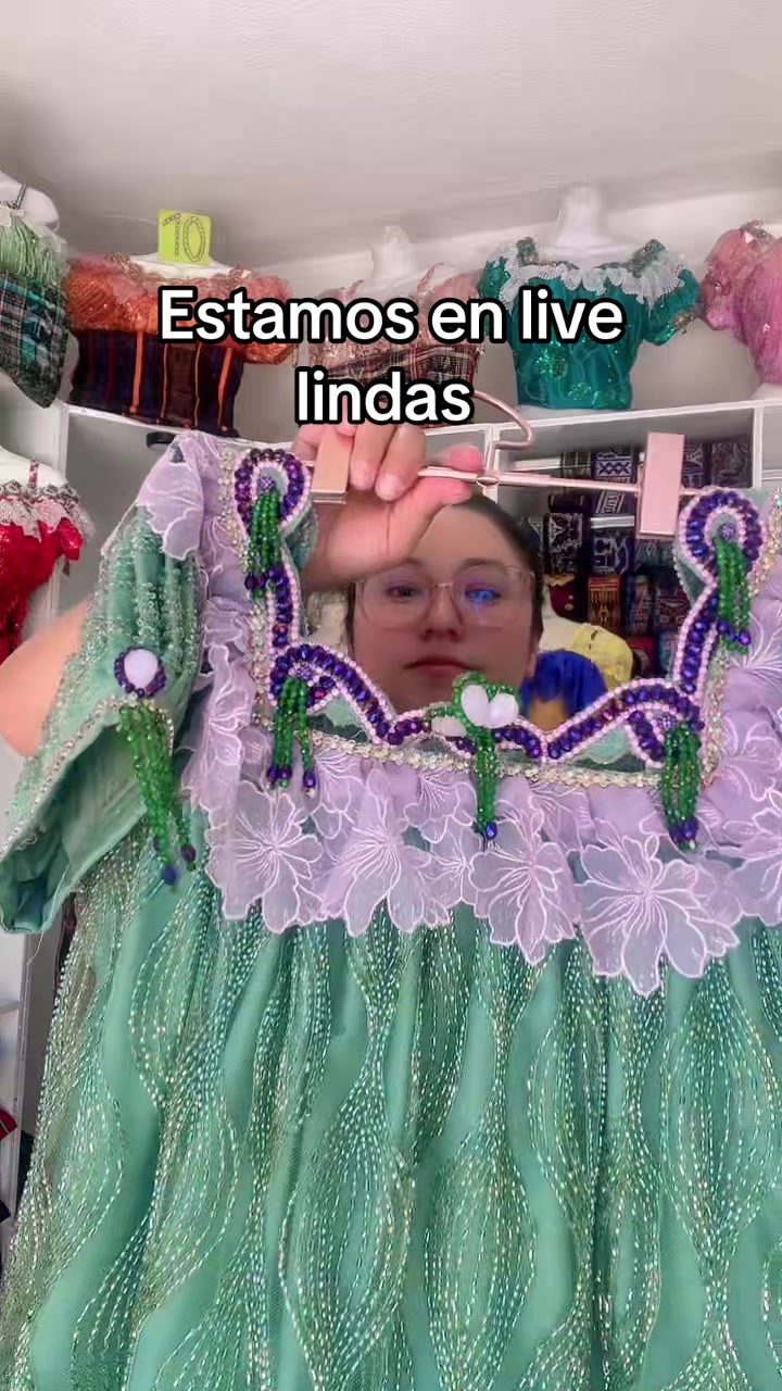 @Típicos Saloj