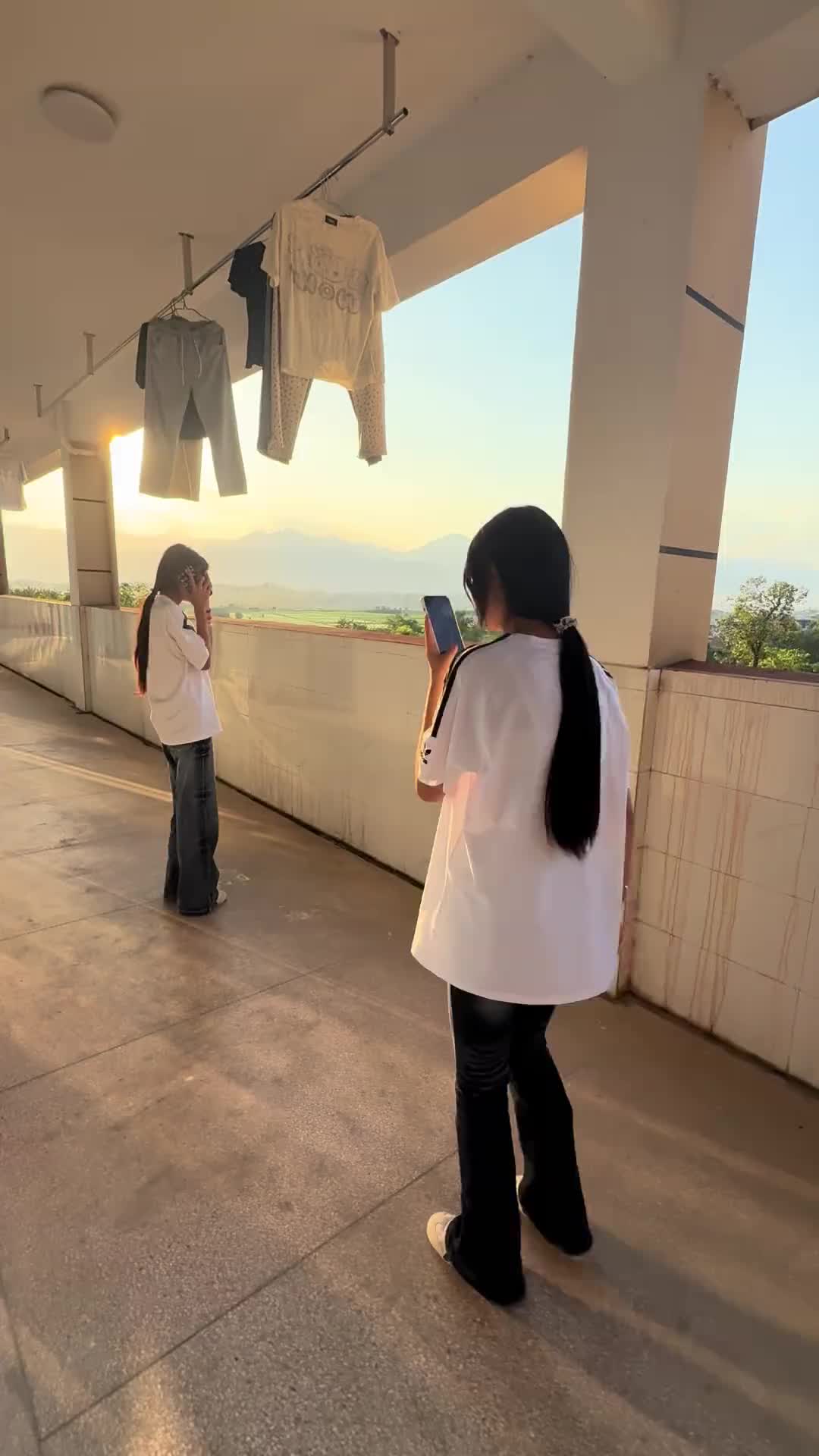 @Lì Yán(丽妍)