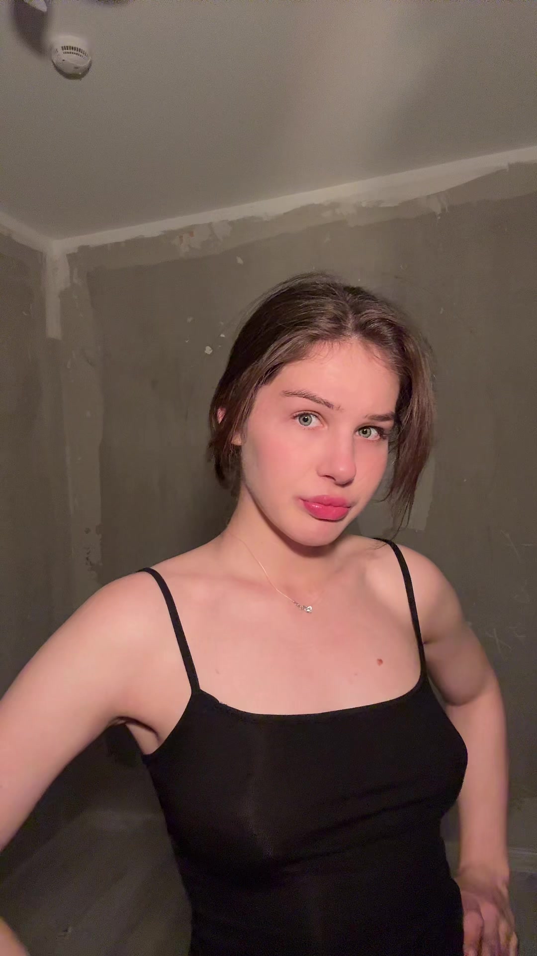 @👅