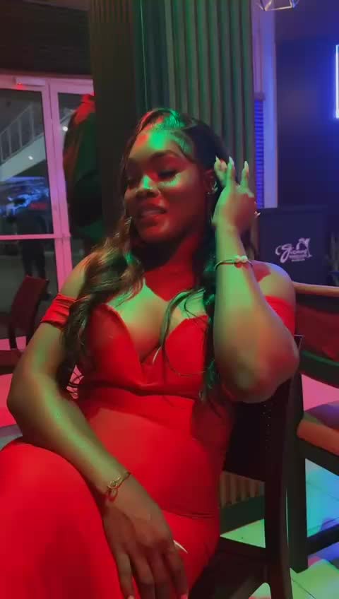 @TheVibezStylistNicole