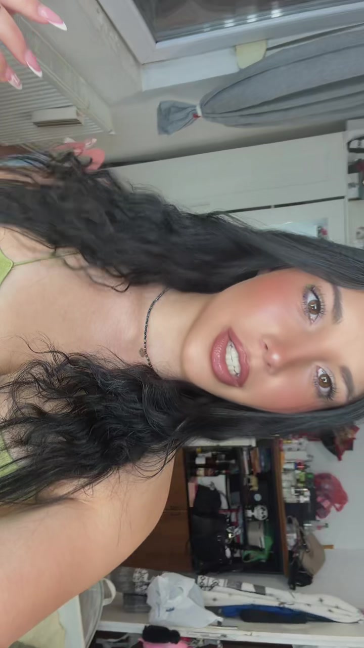@🦦