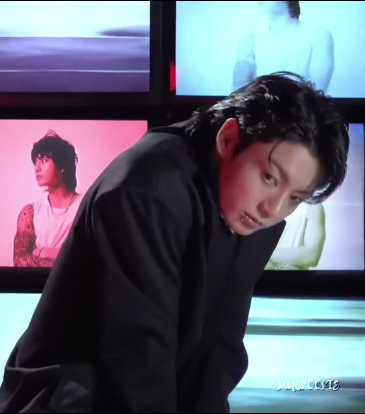 @⟭⟬⁷