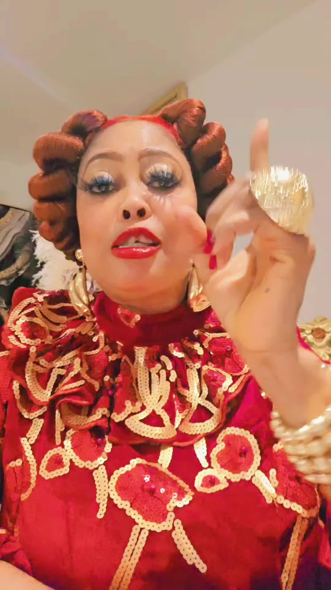 @Yeye Oge Toh Glamorous
