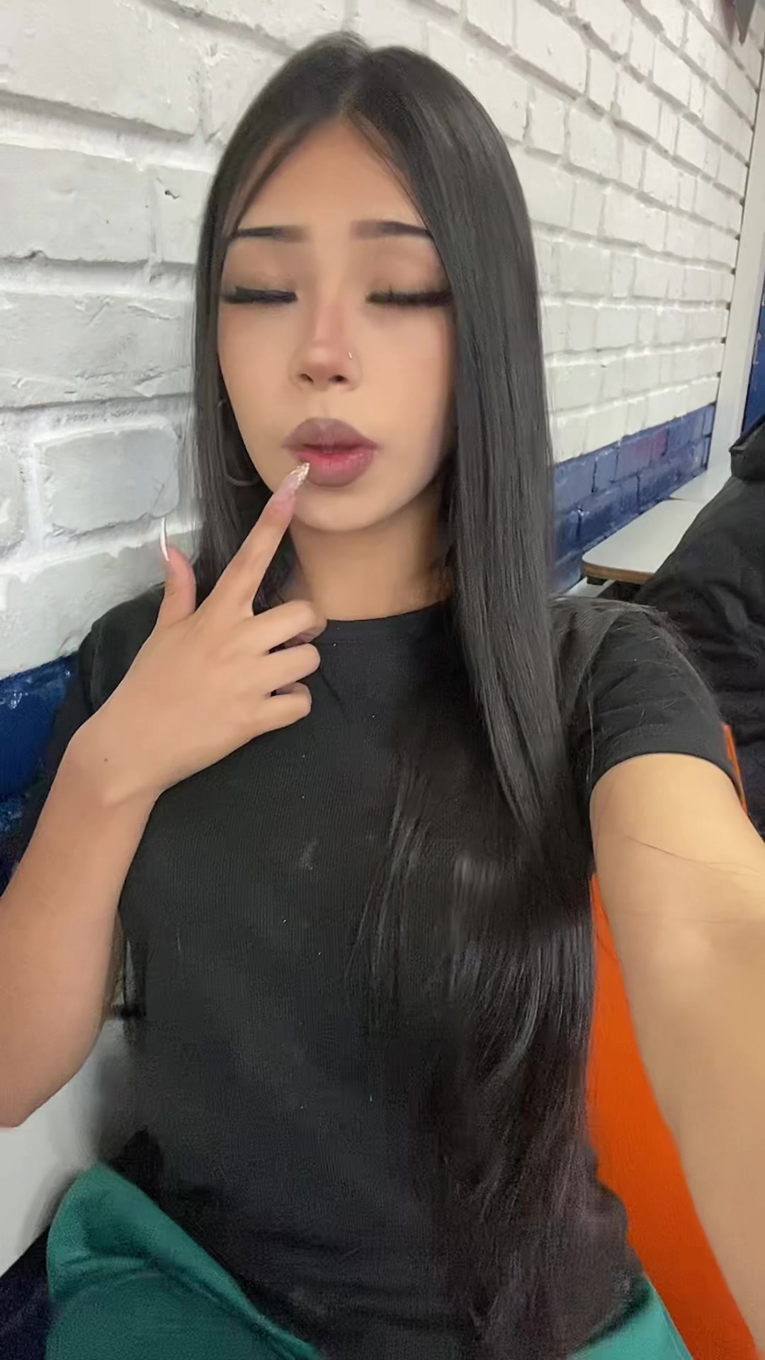@Valen๐.
