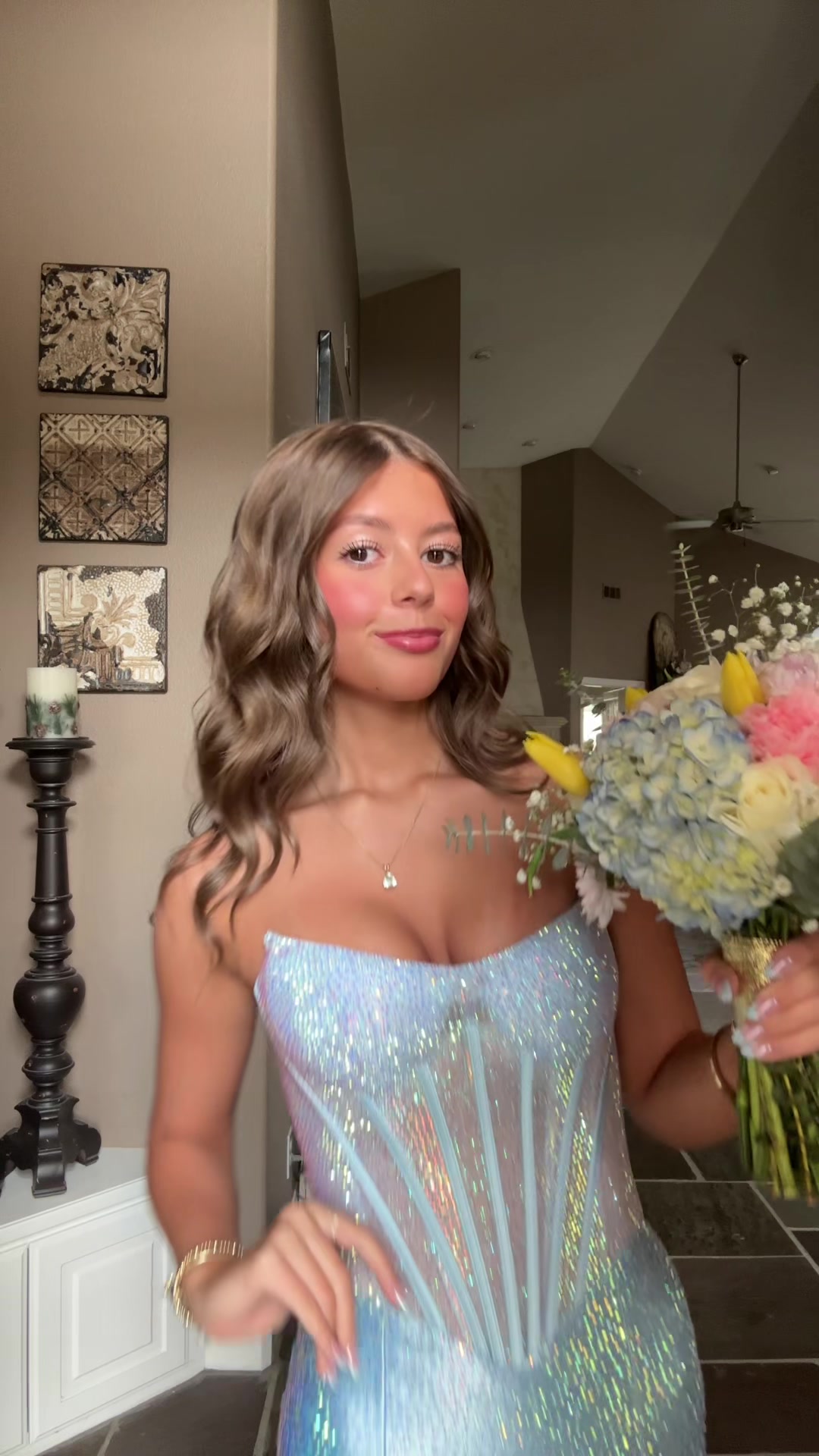 @Bella