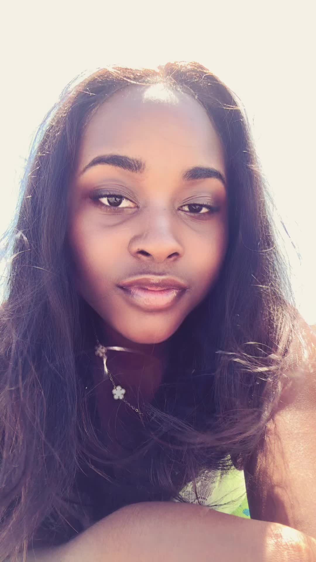 @👩🏾&zwj;🦲baldie 👩🏾&zwj;🦲