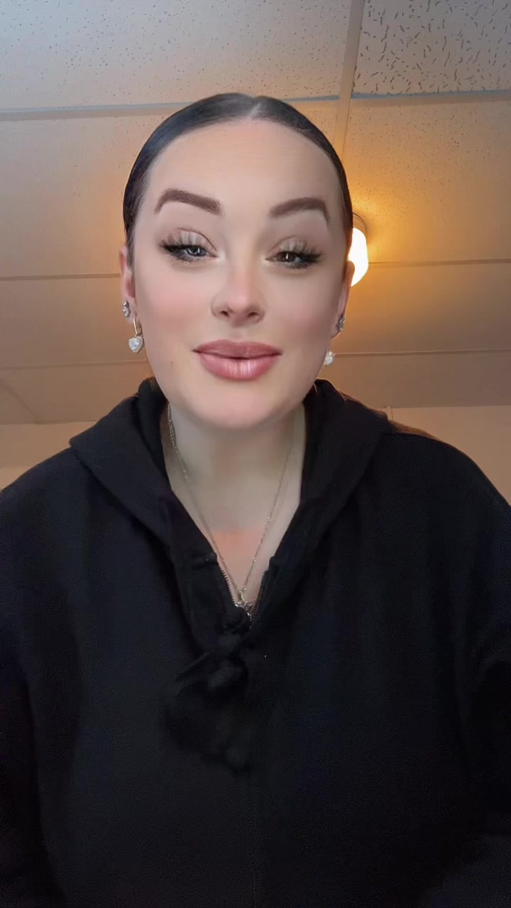 @JustASmallTownGirl🩷💜