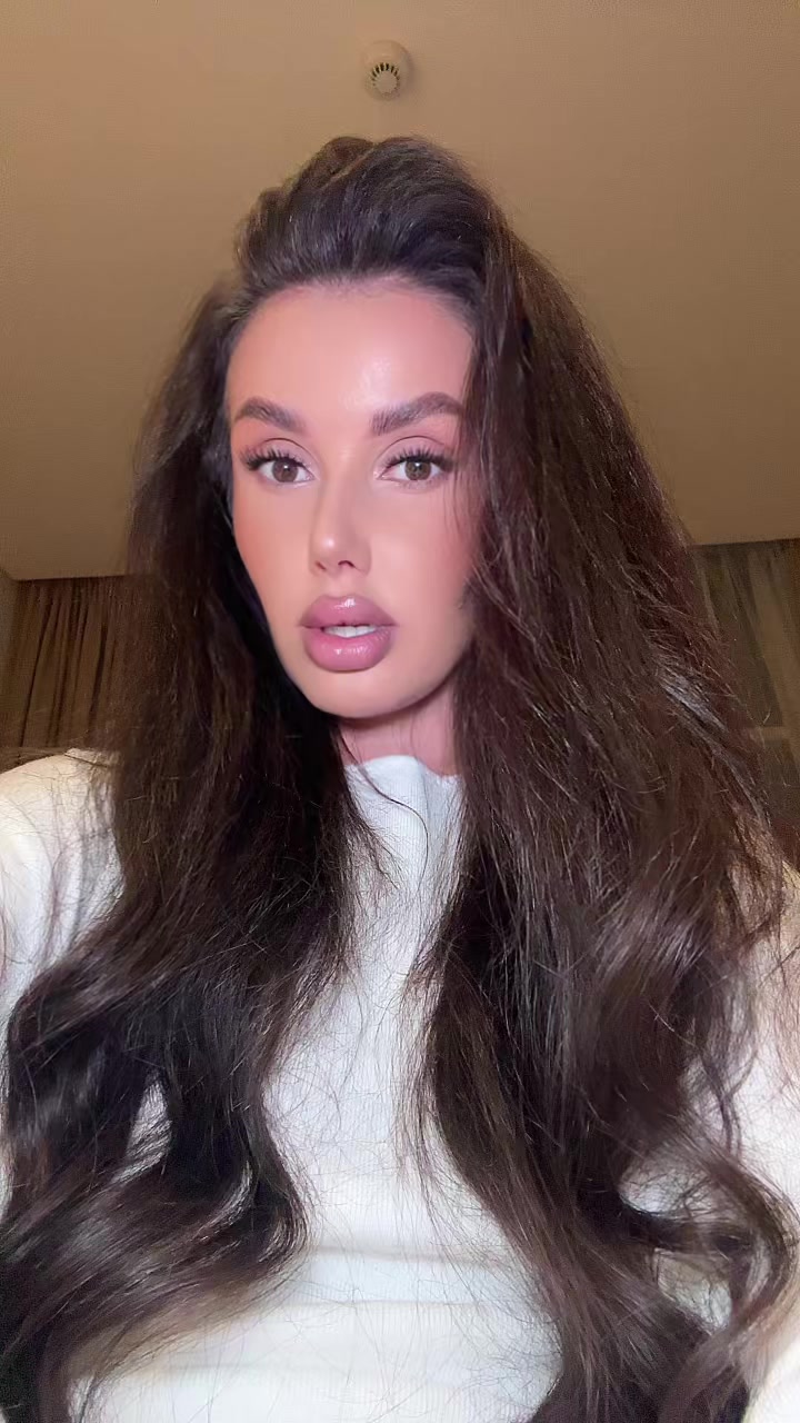 @Elena🇦🇪