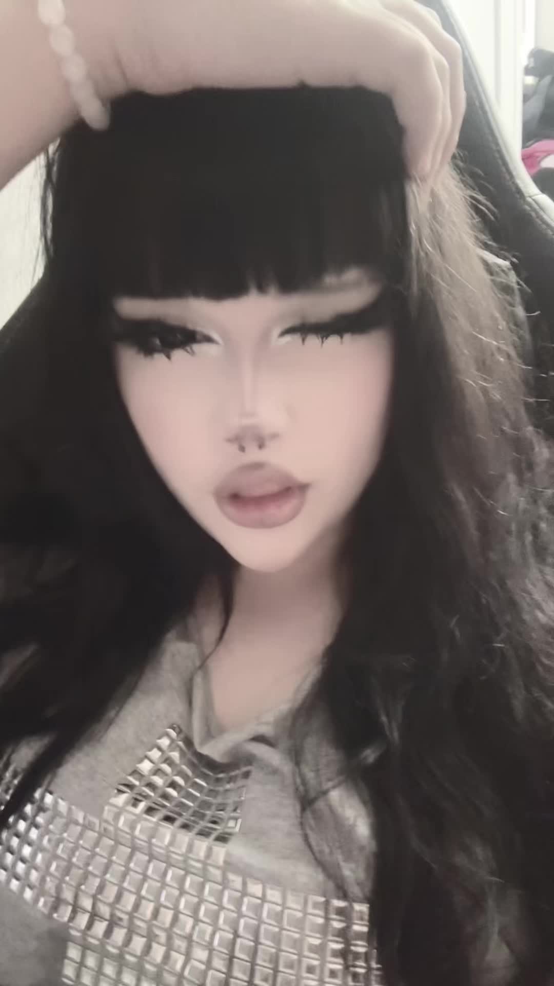 @𖤐