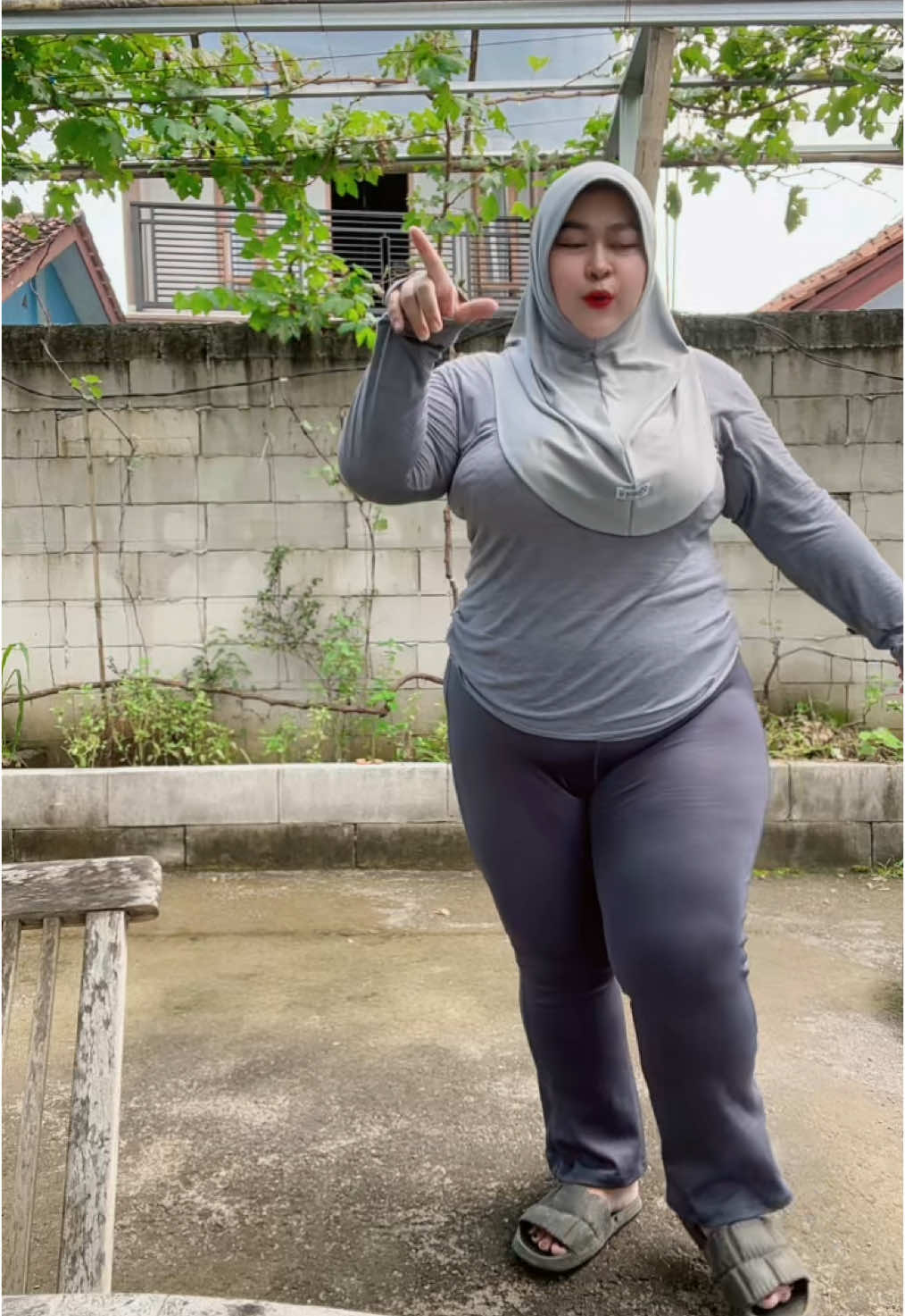 @momsreyh