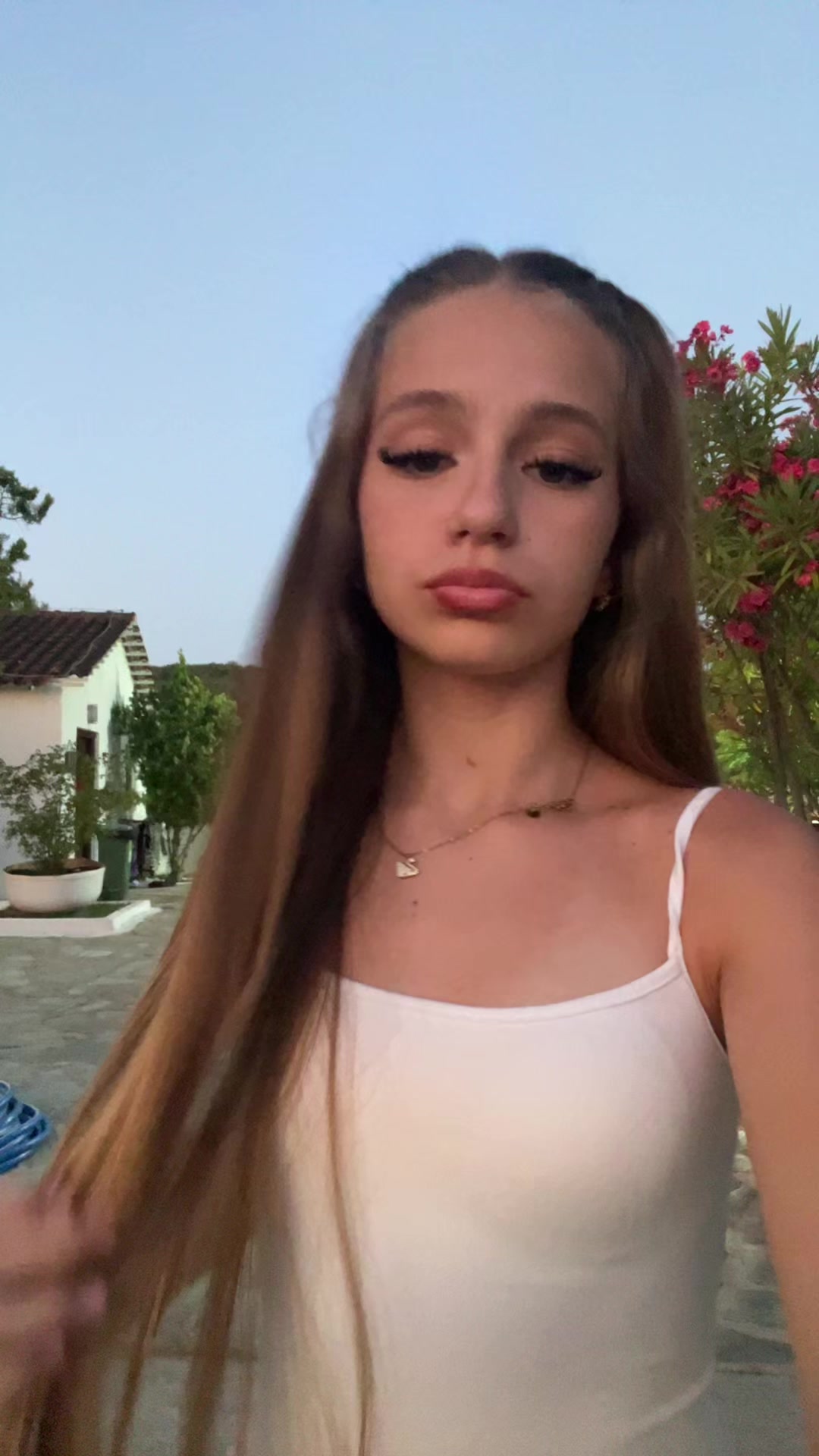 @Bella