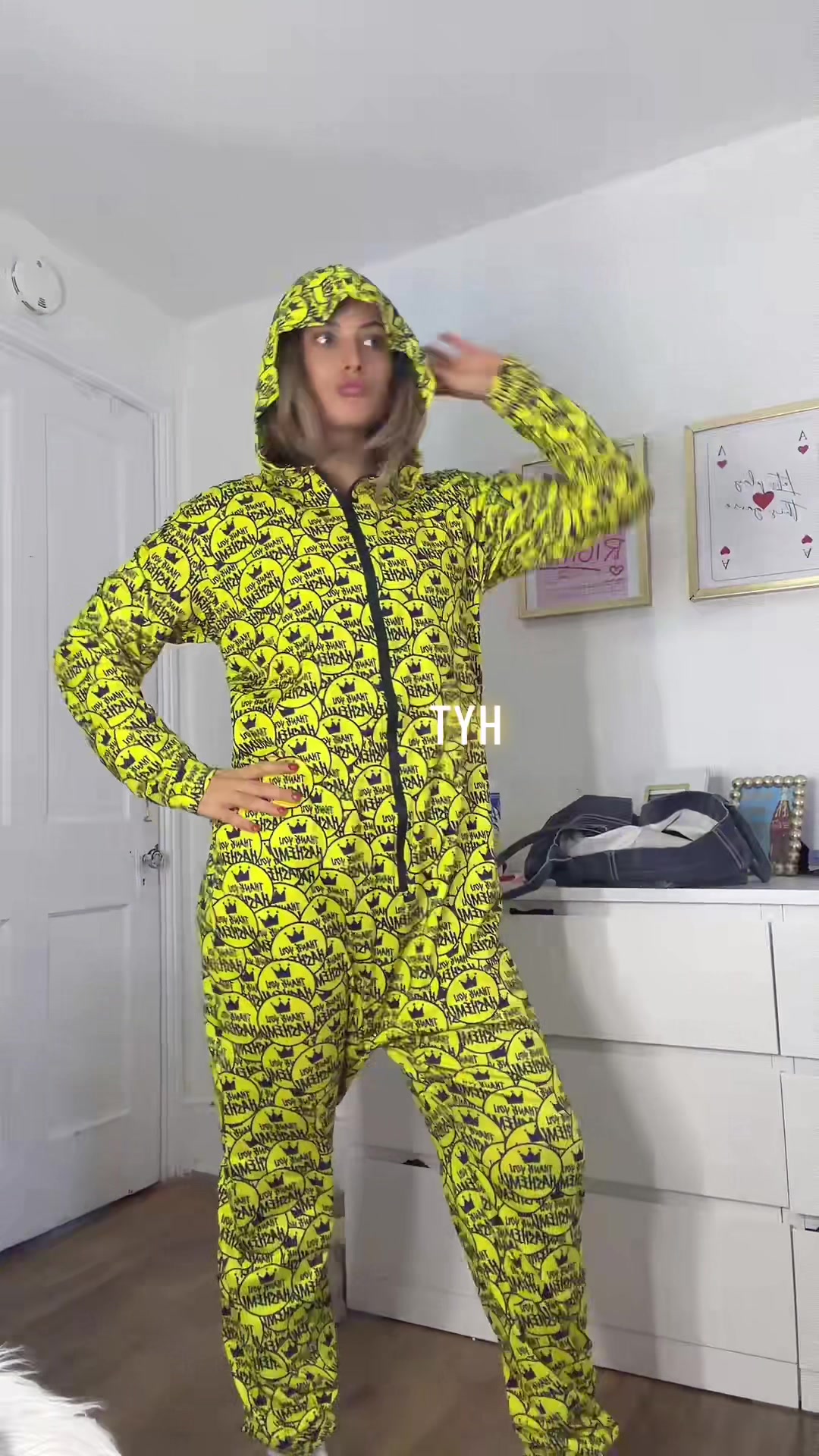 @sixgirlswithnojob