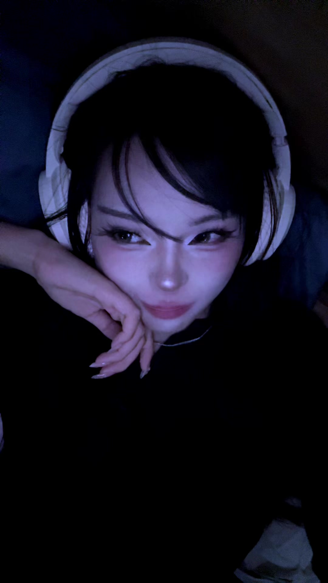 @Tuky Bon c&oacute; 3 c&aacute;i răng cửa &aacute;!!