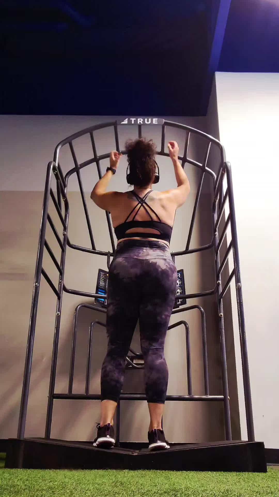 @curly_fitmom
