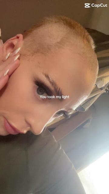 @Becki 🍒👩&zwj;🦲