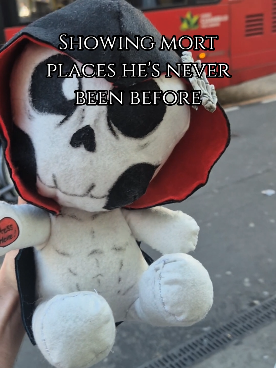 @Mortuary Comics MCM London N15