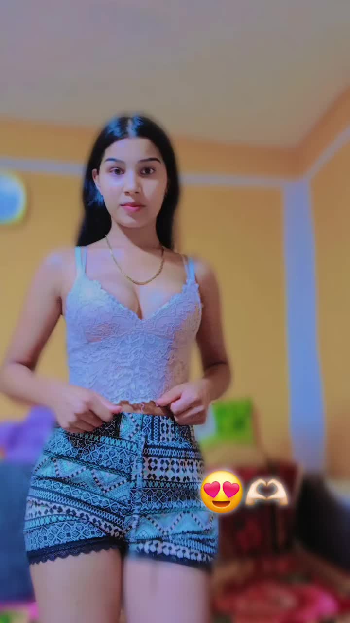 @🐝