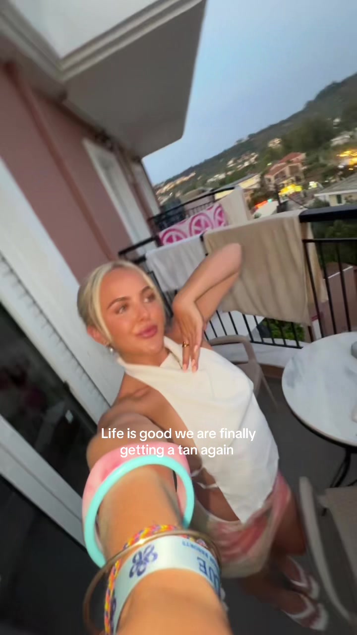@Mia Baker🌸💖🌺💕