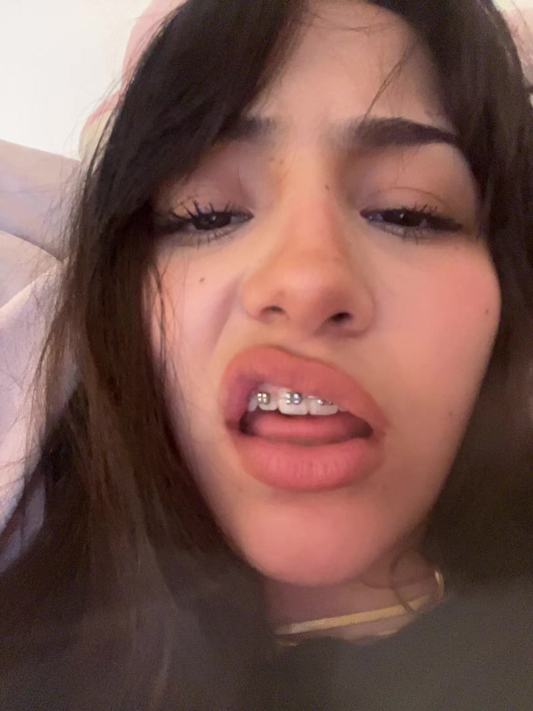@️
