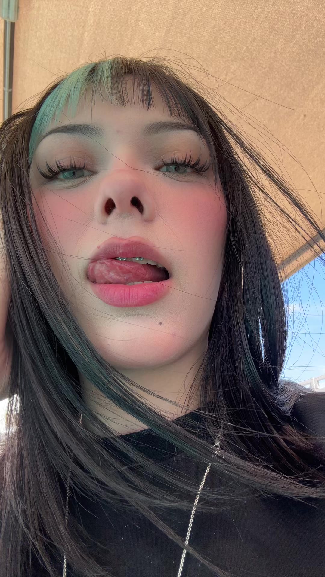 @SkinnyGhostiee🧛🏻&zwj;♀️
