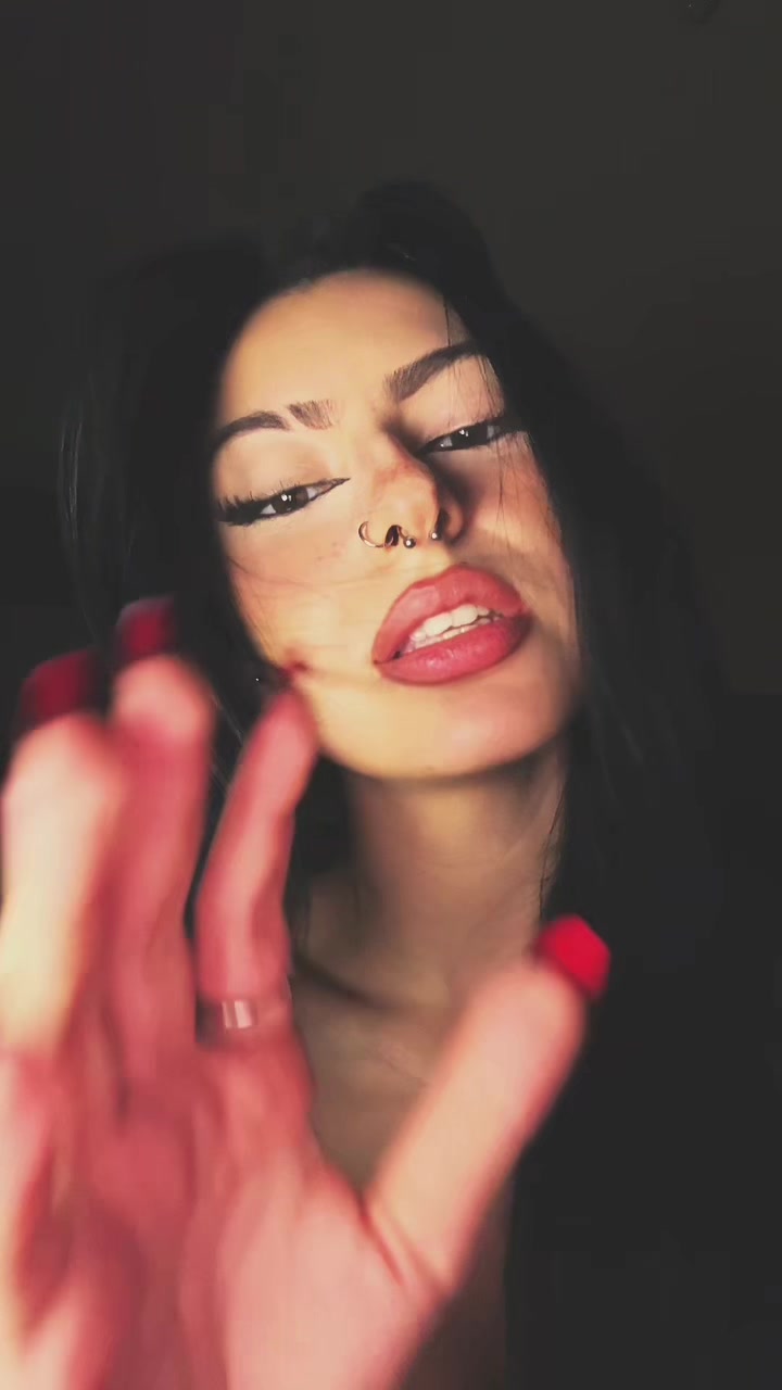 @𝙑𝙀𝙉𝙄𝘼♡🩸