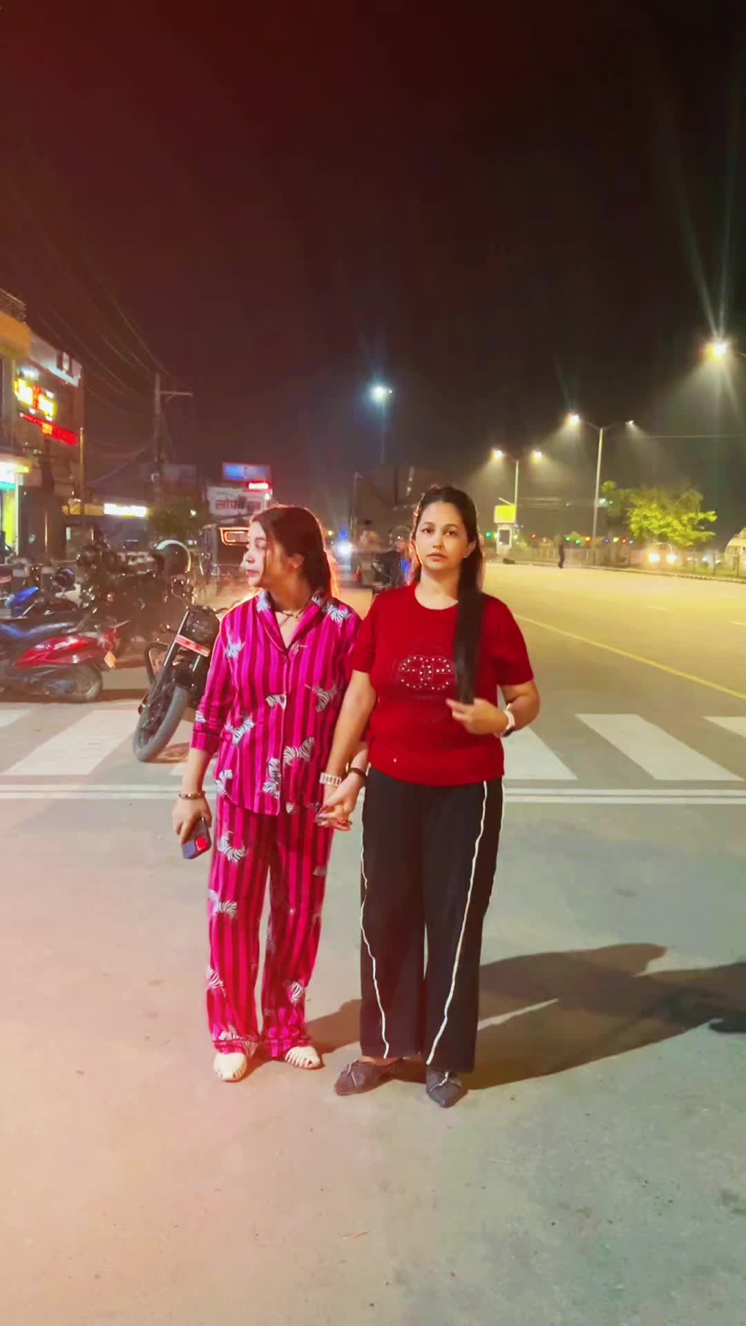@ℒ𝒶𝓍𝓂𝒾 ℬ𝒽𝒶𝓉𝓉🇳🇵🇺🇸