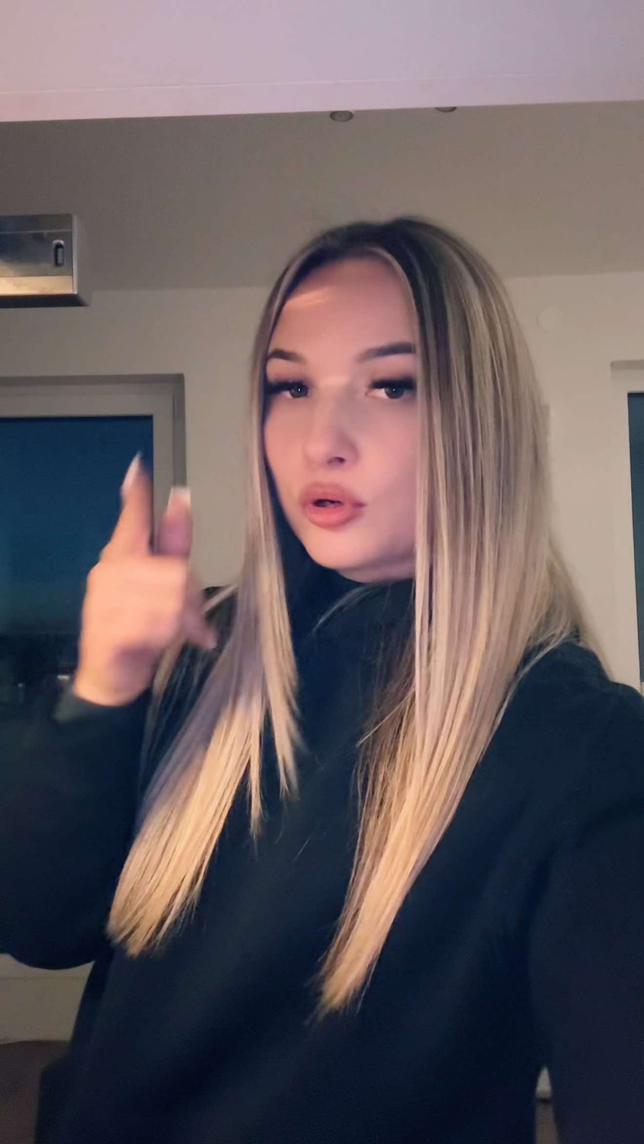 @🗽 V i k t &oacute; r i a 🗽
