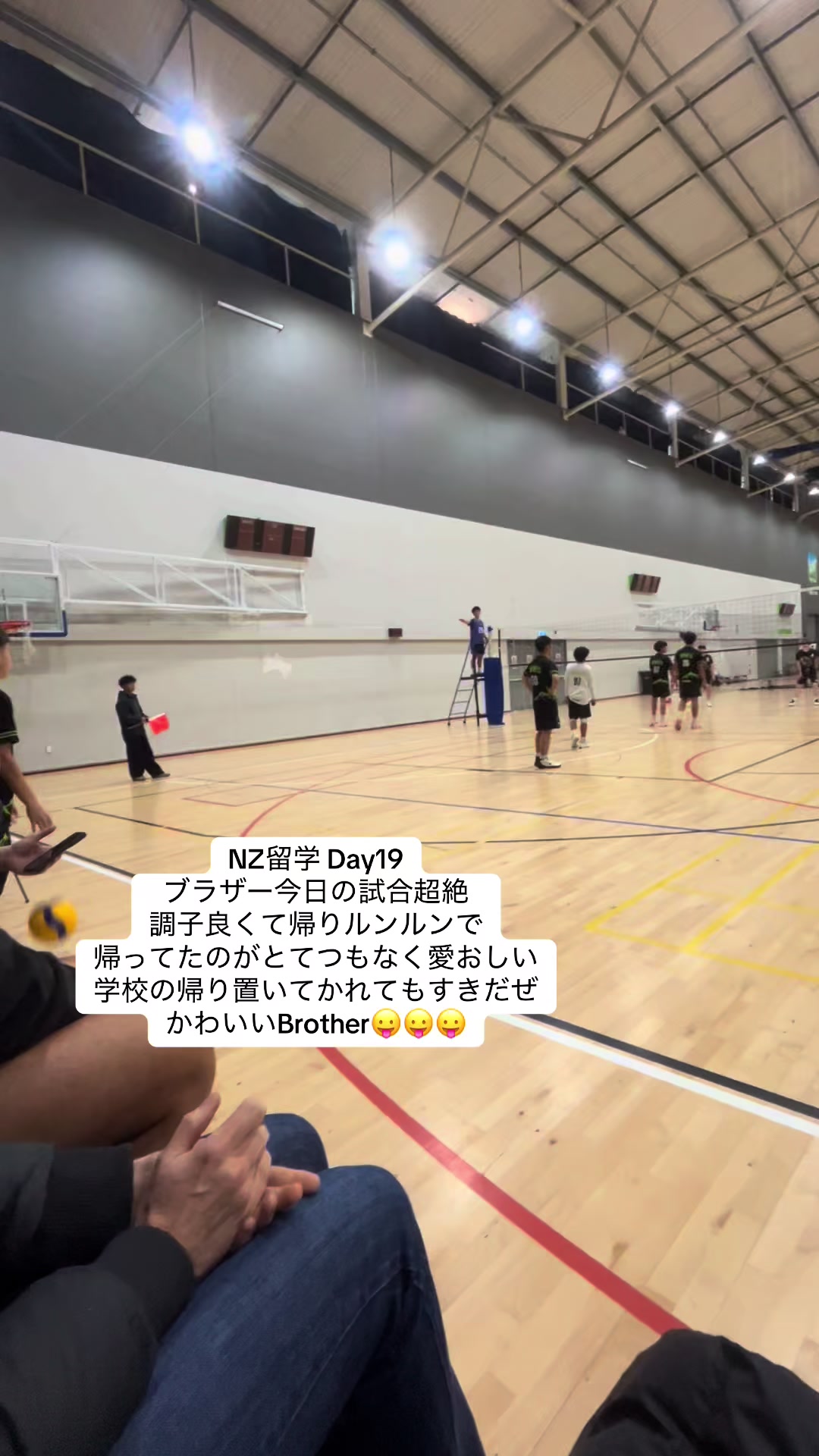 @コニ