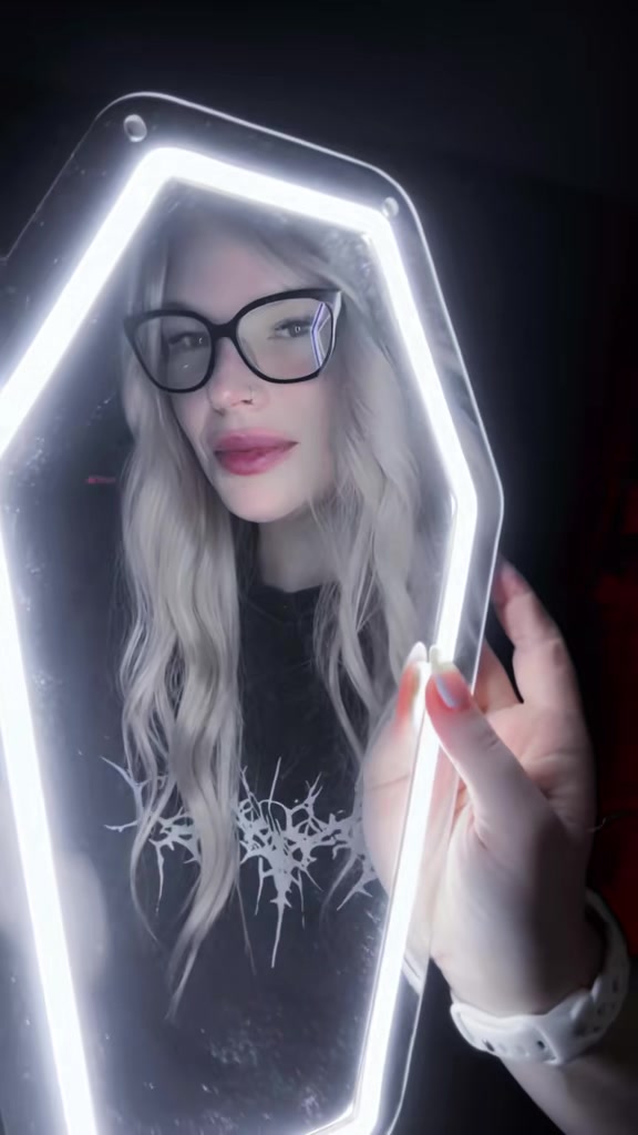 @𝒟𝒶𝓇𝓀𝒲𝑜𝑜𝒹𝓈