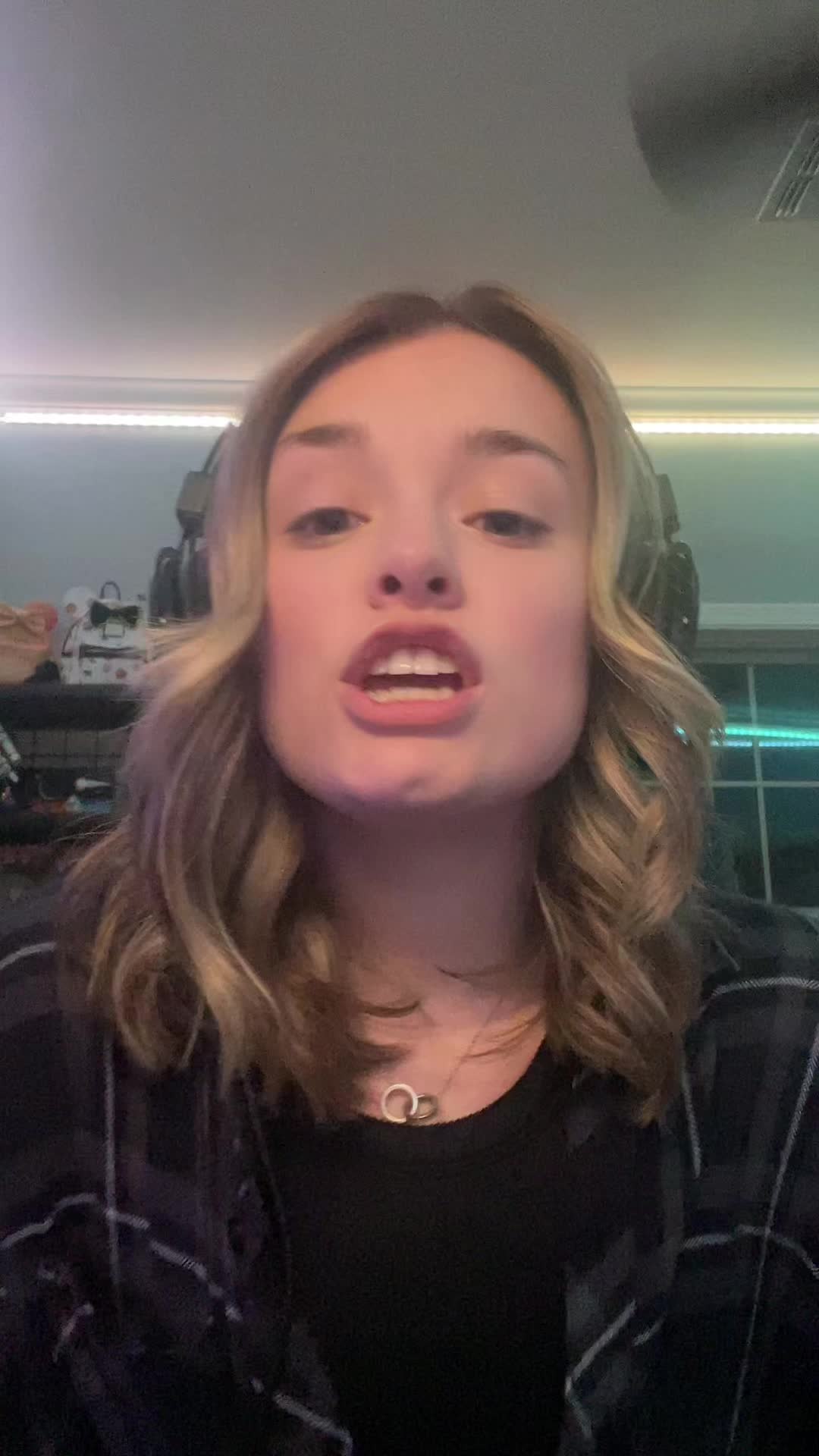 @QueenAnnaRvng