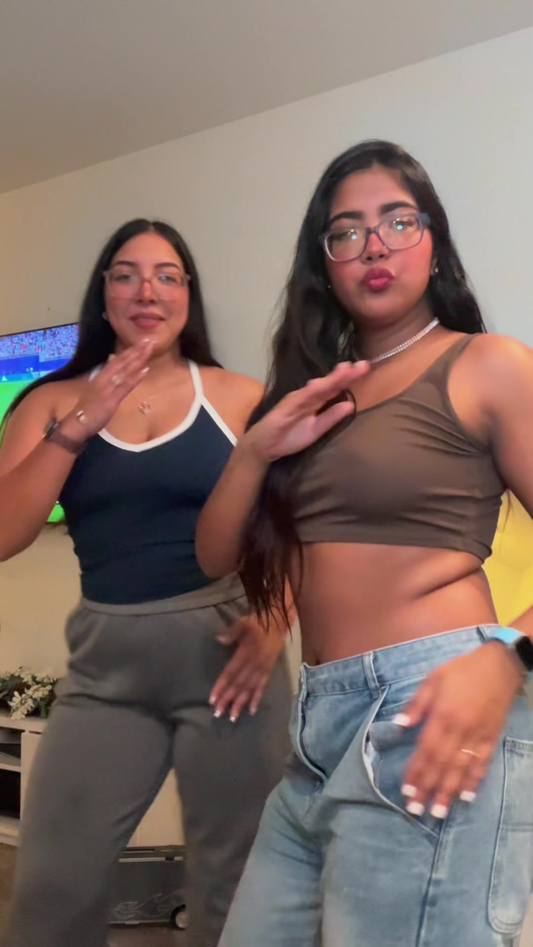 @Yvls