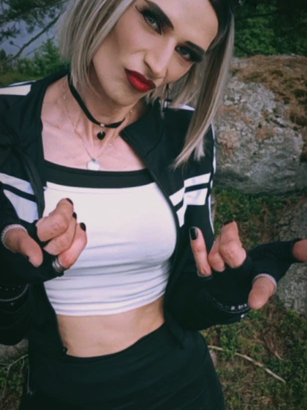 @Lina_crosses