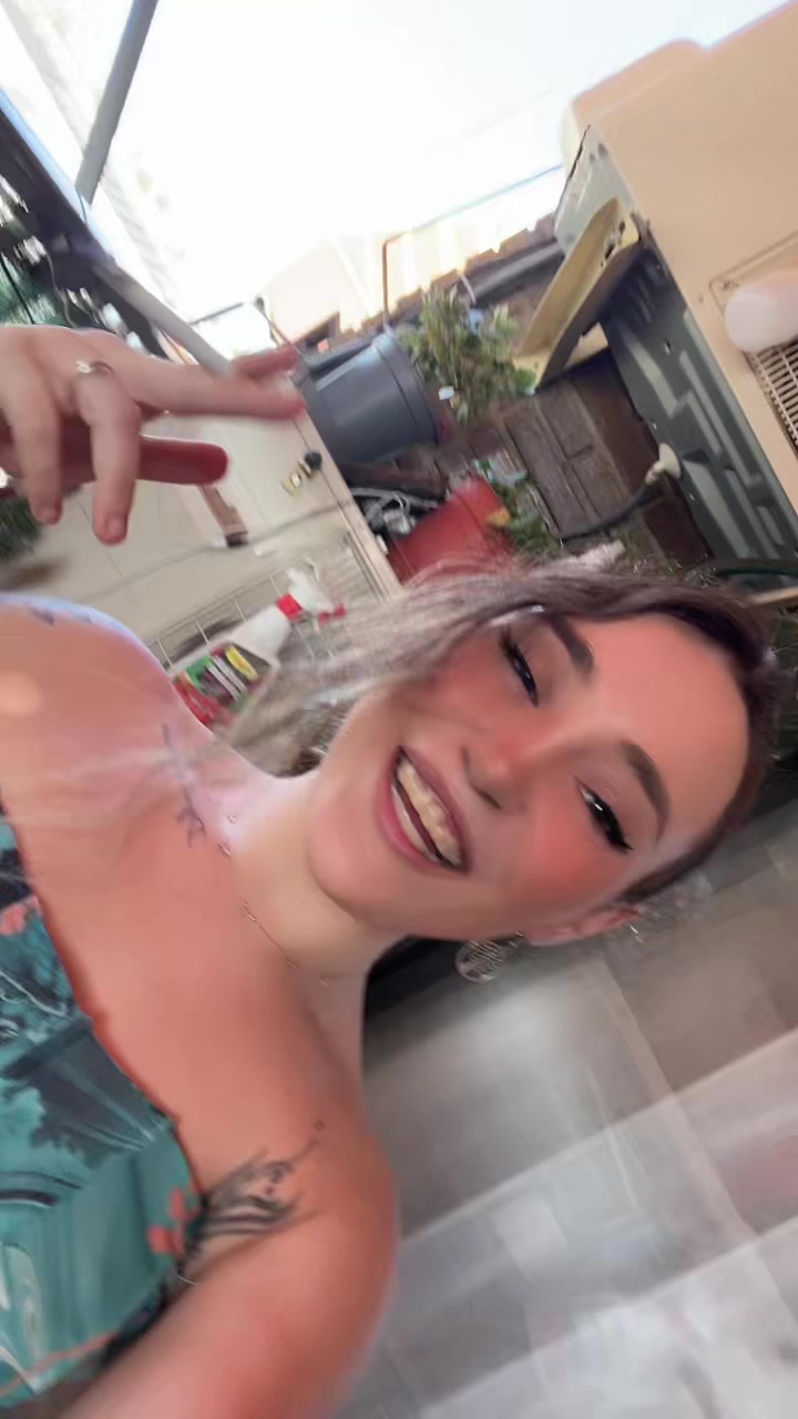@Famousera