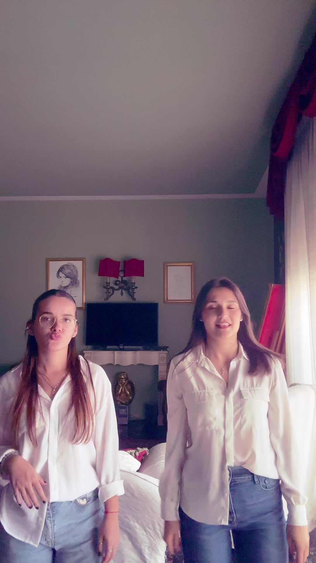@eleシ