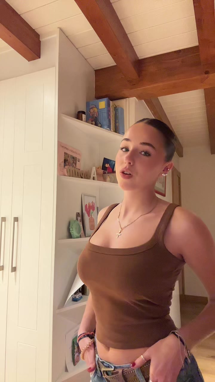 @adrianafernnaandez