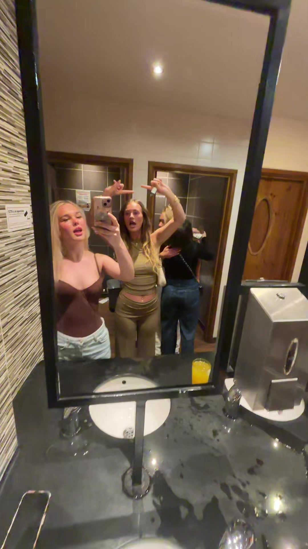 @elzz