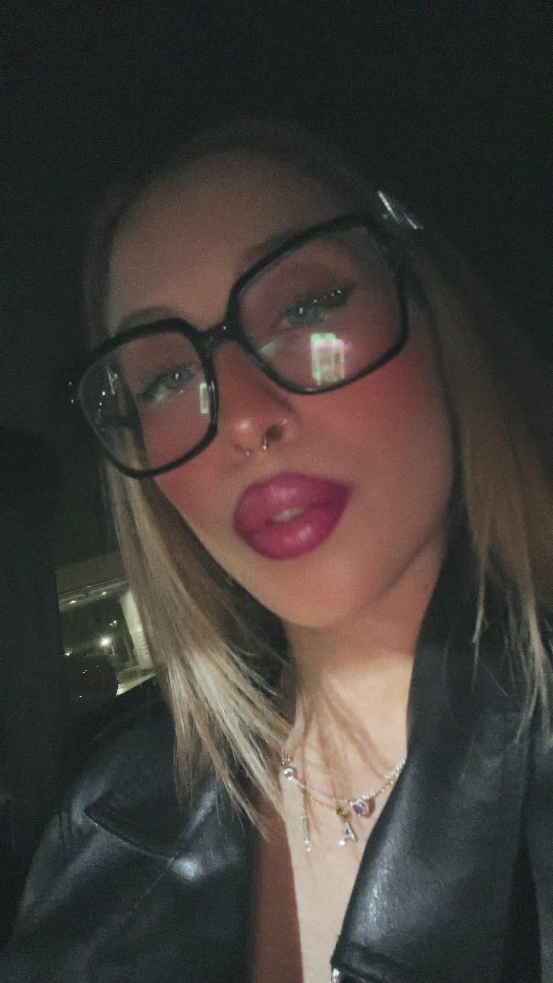 @Blondie 💁🏼&zwj;♀️