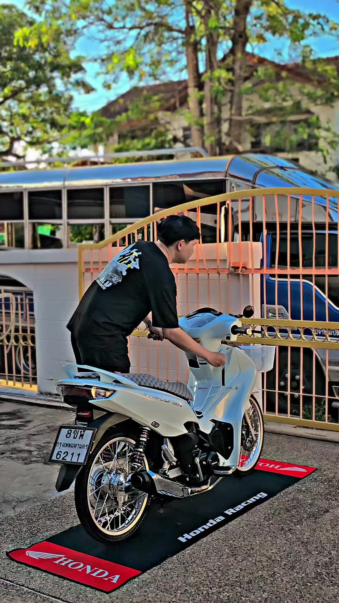 @นพรัตน์ กล่ำผ่อง
