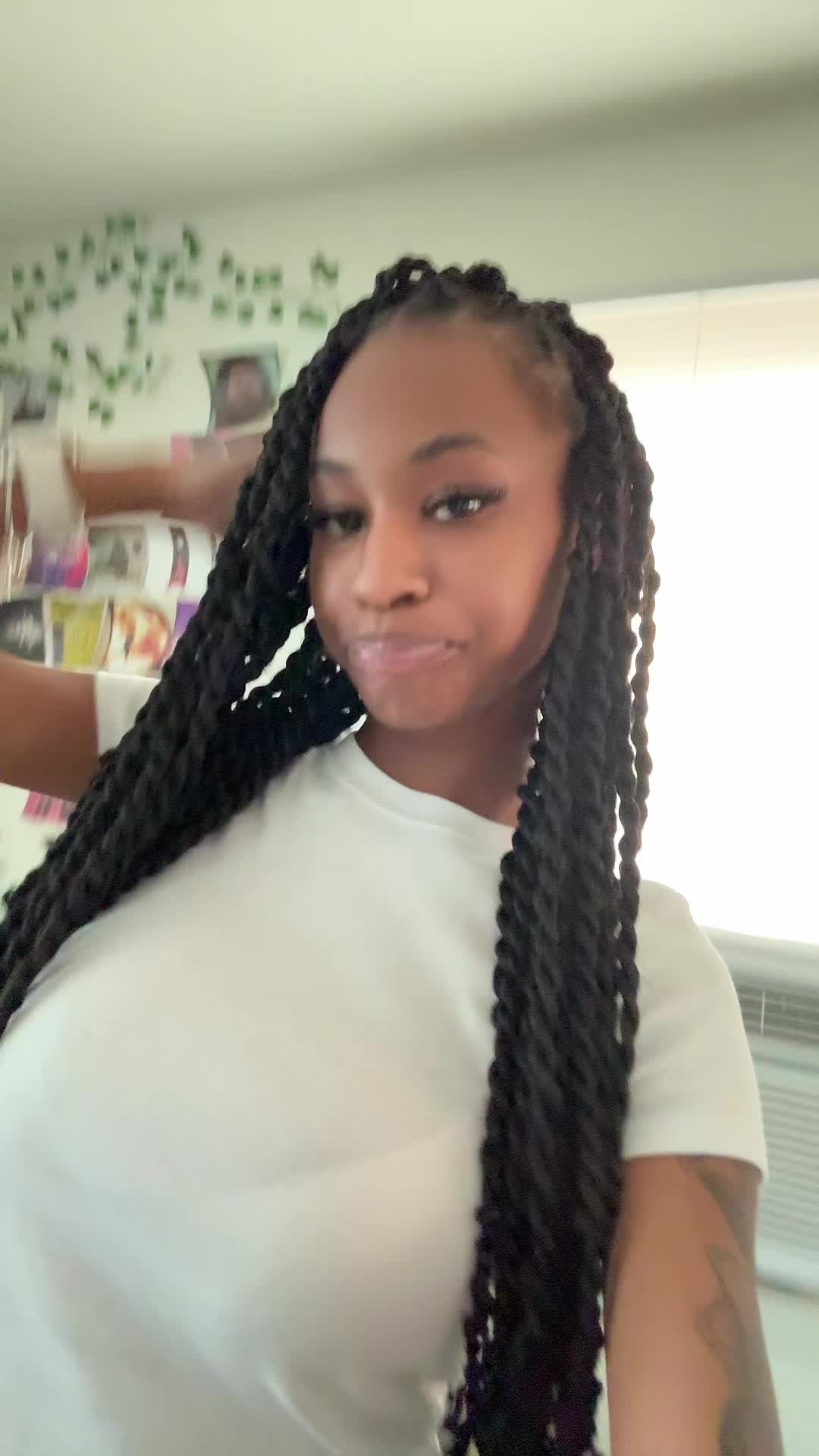 @destineeleniyaa