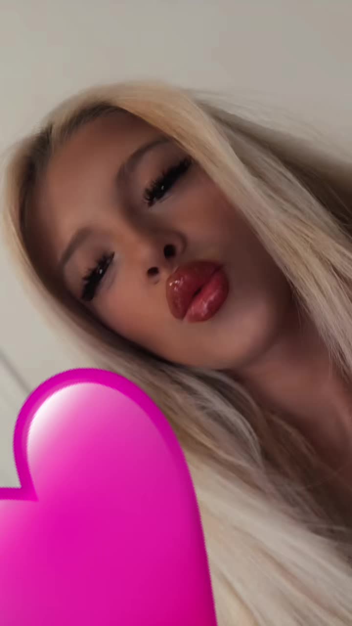 @Demi