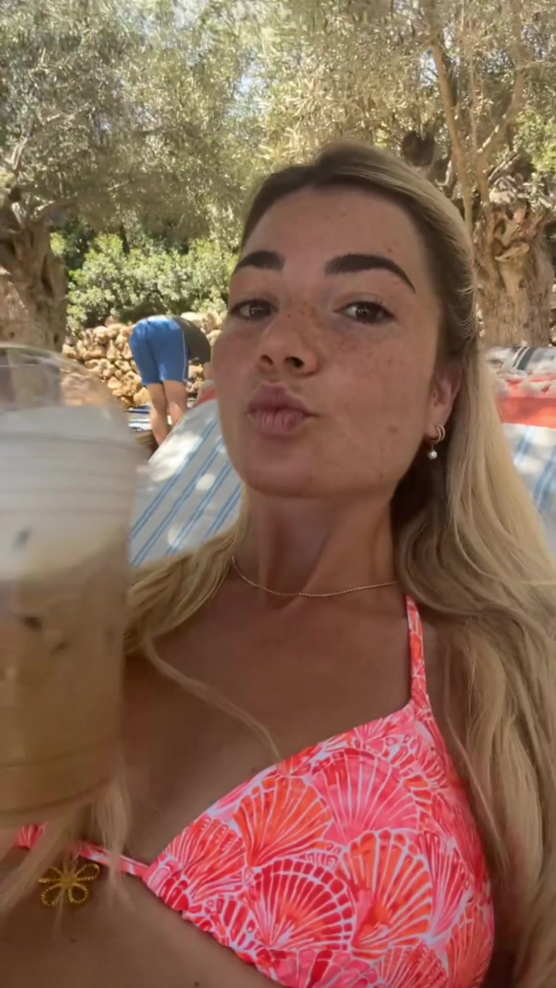 @lG: ella.fucila